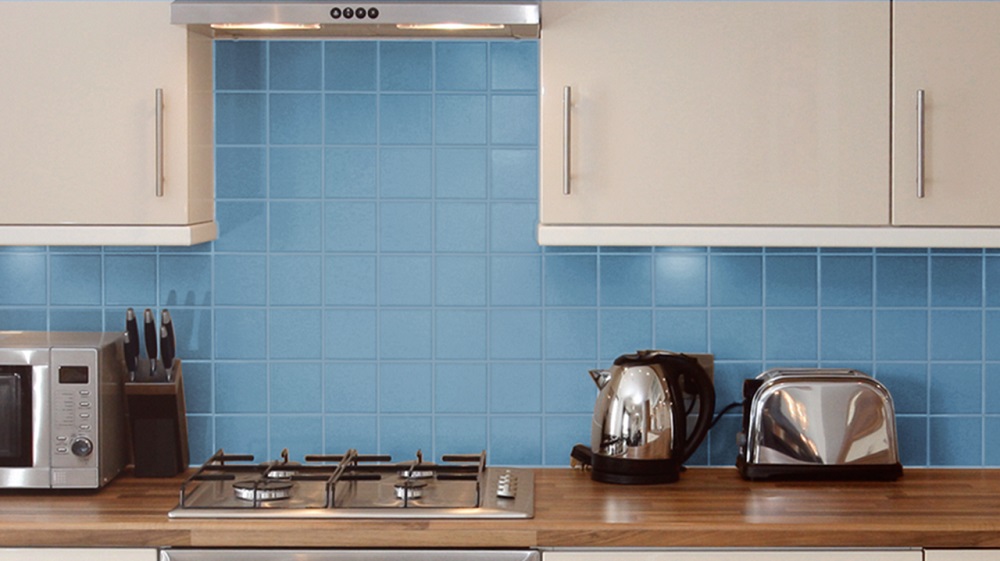 como pintar revestimento cerâmico - cozinha com azulejo pintado